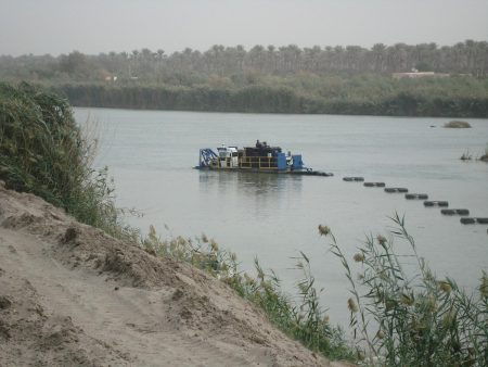 Dragado IMS en río en Irak