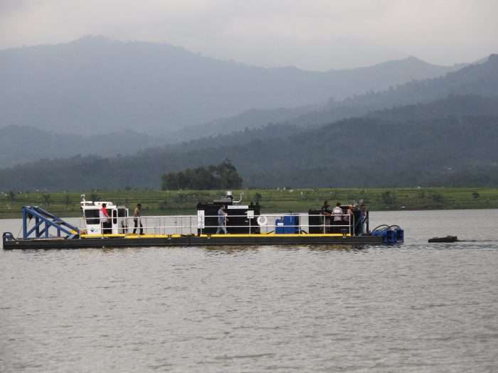 A DM 60 Depth Master de-silts a hydropower dam in Indonesia. The patented Pump Defender technology drastically reduced downtime associated with plastic waste in the reservoir.
