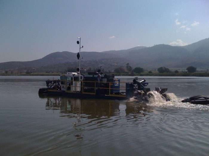 A 5012 LP Versi-Dredge performs maintenance dredging at a lake in Mexico.