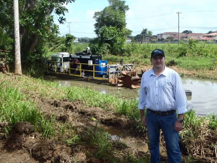 A 5012 LP Versi-Dredge de-silts an irrigation canal in Panama.